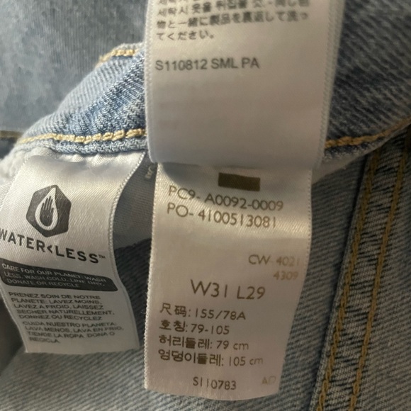 High Waist Straight Leg Levi’s Jeans - Picture 6 of 6